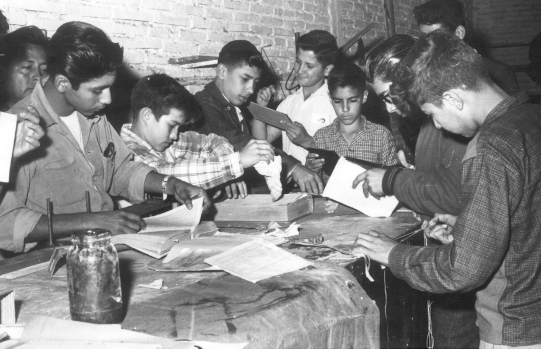Taller de encuadernación en la escuela secundaria técnica del ITNO.