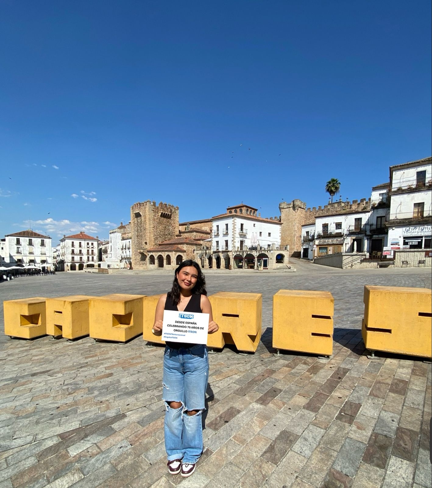 Nombre: Ximena Maria Saavedra Loredo<br>
                Programa educativo: Medicina Veterinaria y Zootecnia<br>
                Universidad: Universidad de Extremadura<br>
                Lugar: Cáceres, Extremadura, España